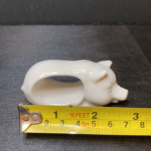 Set of 4 Porcelain Pig Napkin Rings - Picture 4 of 5